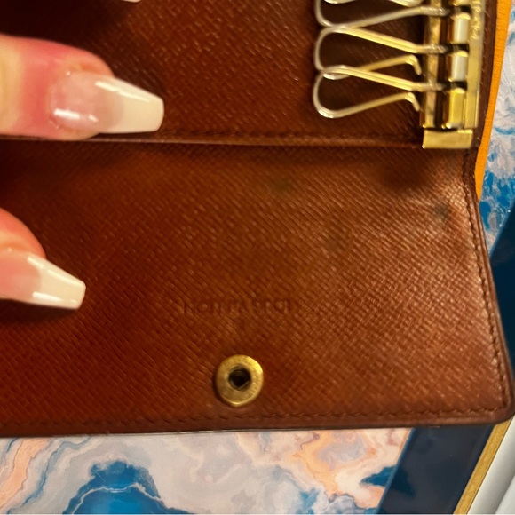 💎 Louis Vuitton monogram 6 key holder, authentic, pre-loved - Picture 5 of 12
